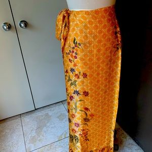 COPY - Silk sarong in a pouch hand made in Indone…